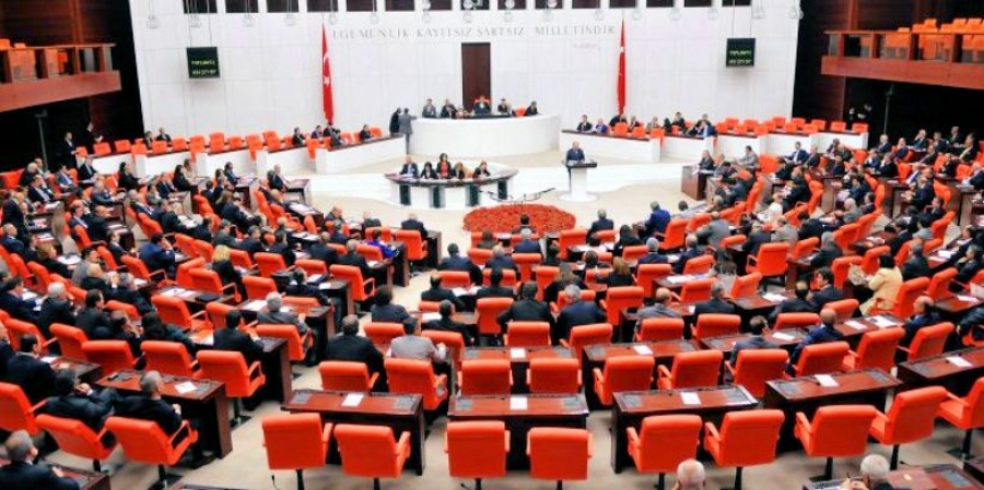 Devlet Memurlarına İlişkin Düzenlemeleri de İçeren Kanun Teklifi, TBMM Genel Kurulunda Kabul Edildi